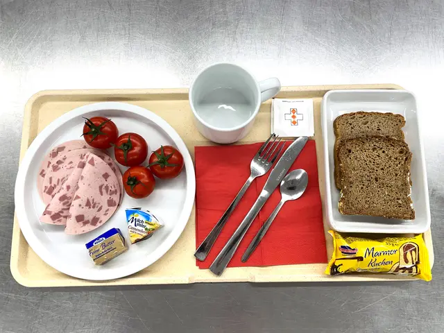 Abendessen, wie es die Küche verlässt, © Klinikum Dritter Orden München-Nymphenburg